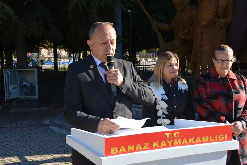 19 Ekim Muhtarlar Günü dolayısıyla Banaz'da çelenk sunma töreni düzenlendi