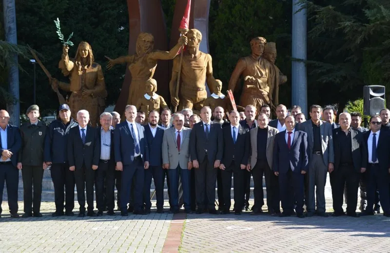 19 Ekim Muhtarlar Günü dolayısıyla Banaz'da çelenk sunma töreni düzenlendi