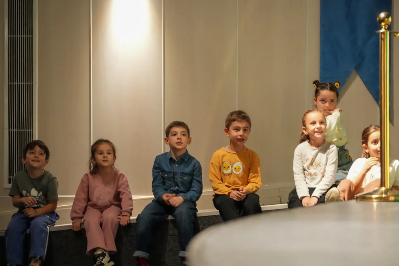 Büyükşehir’in tiyatro etkinlikleri minikleri eğlendirdi