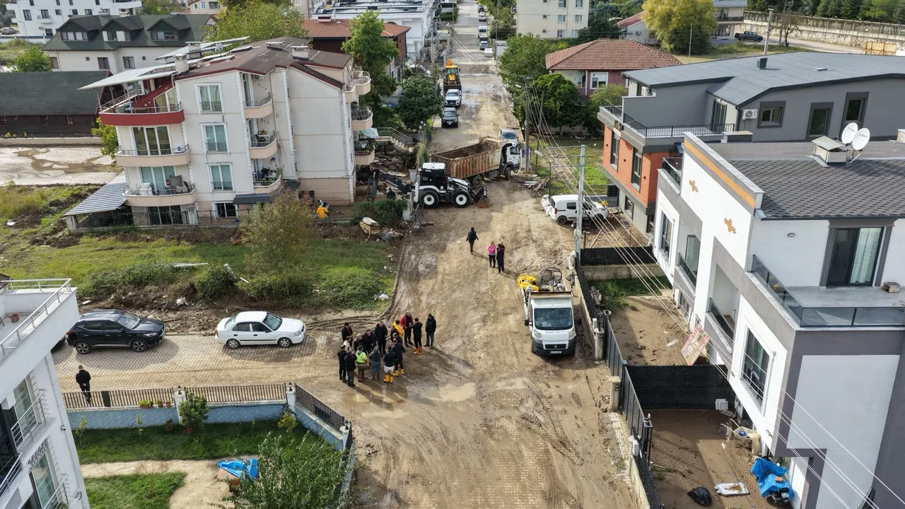 Başiskele´de selin ardından tüm imkânlar seferber edildi