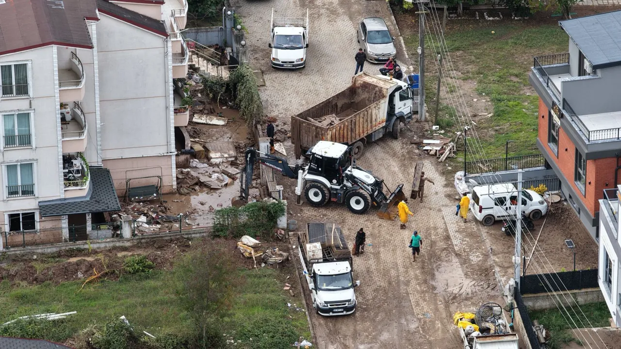 Başiskele´de selin ardından tüm imkânlar seferber edildi