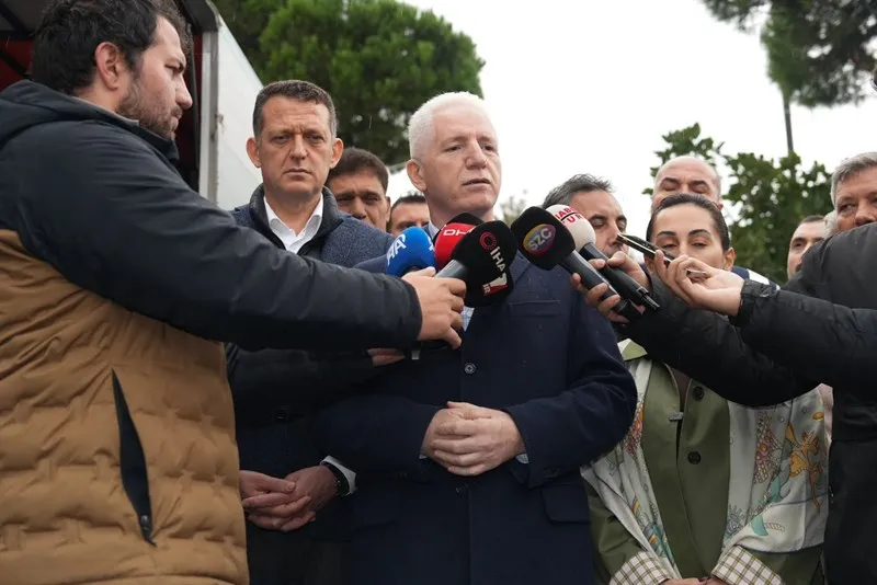 İstanbul Valisi Gül, sağanak yağıştan etkilenen Beykoz’da incelemelerini sürdürüyor