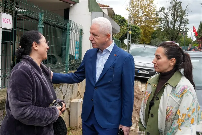 İstanbul Valisi Gül, sağanak yağıştan etkilenen Beykoz’da incelemelerini sürdürüyor