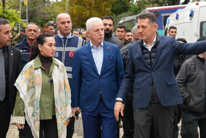 İstanbul Valisi Gül, sağanak yağıştan etkilenen Beykoz’da incelemelerini sürdürüyor