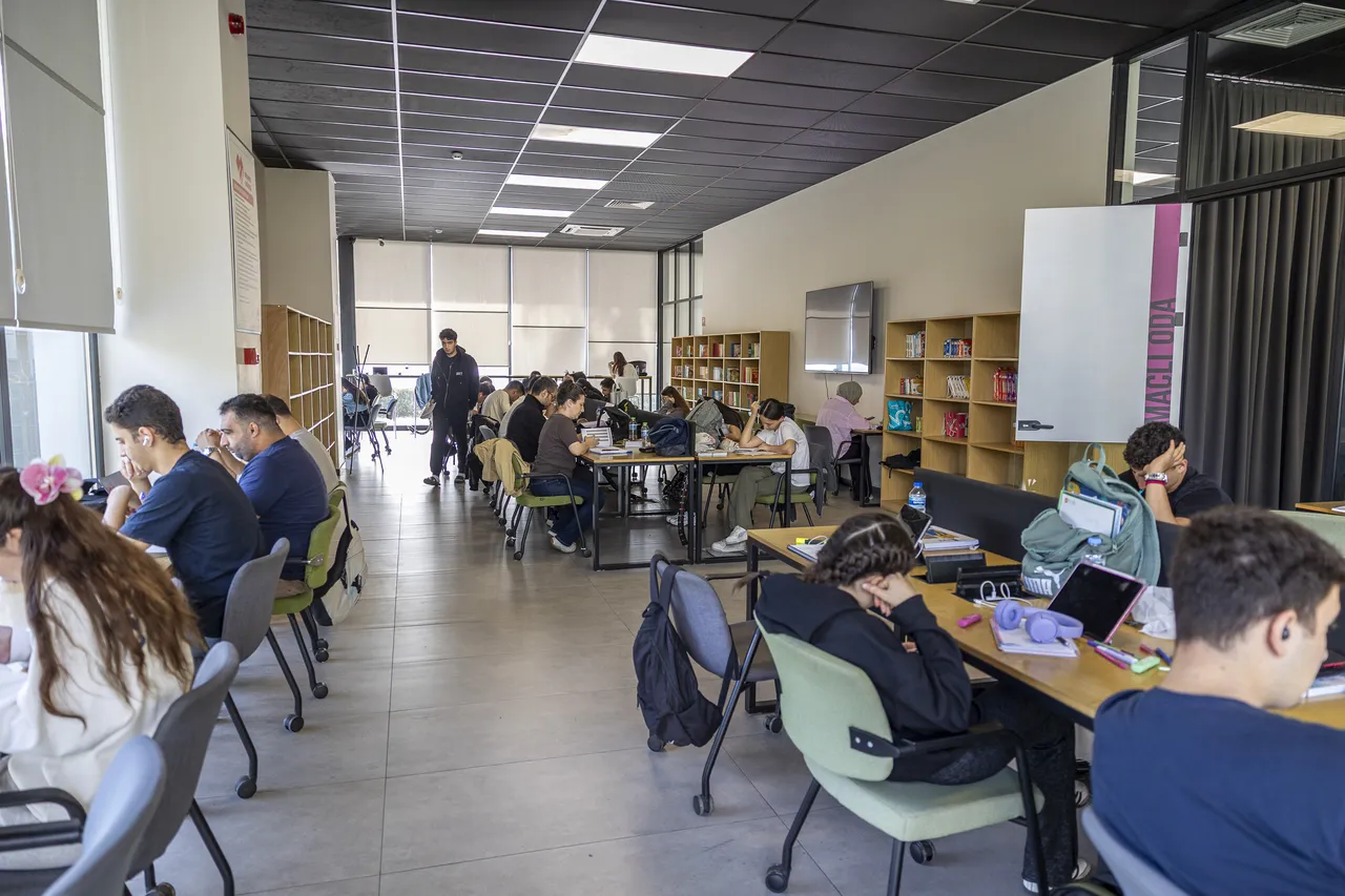 Mersin Büyükşehir kent genelindeki 17 okuma Salonu ile öğrencilerin daima yanında