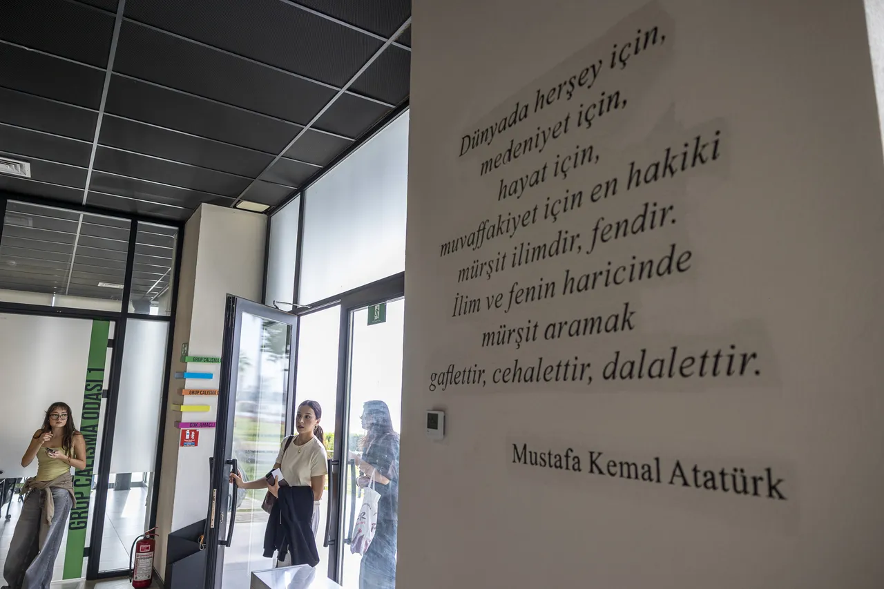 Mersin Büyükşehir kent genelindeki 17 okuma Salonu ile öğrencilerin daima yanında