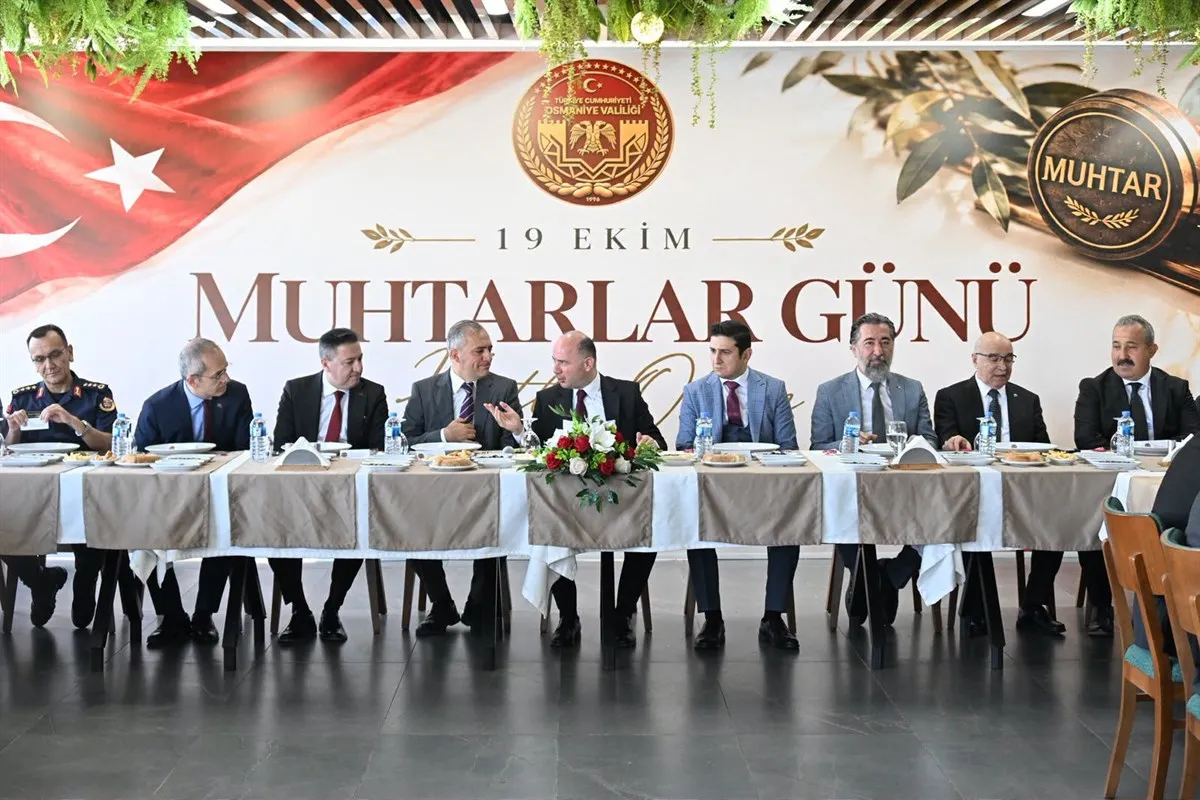 Vali Serdengeçti, 19 Ekim Muhtarlar Günü dolayısıyla muhtarlarla bir araya geldi