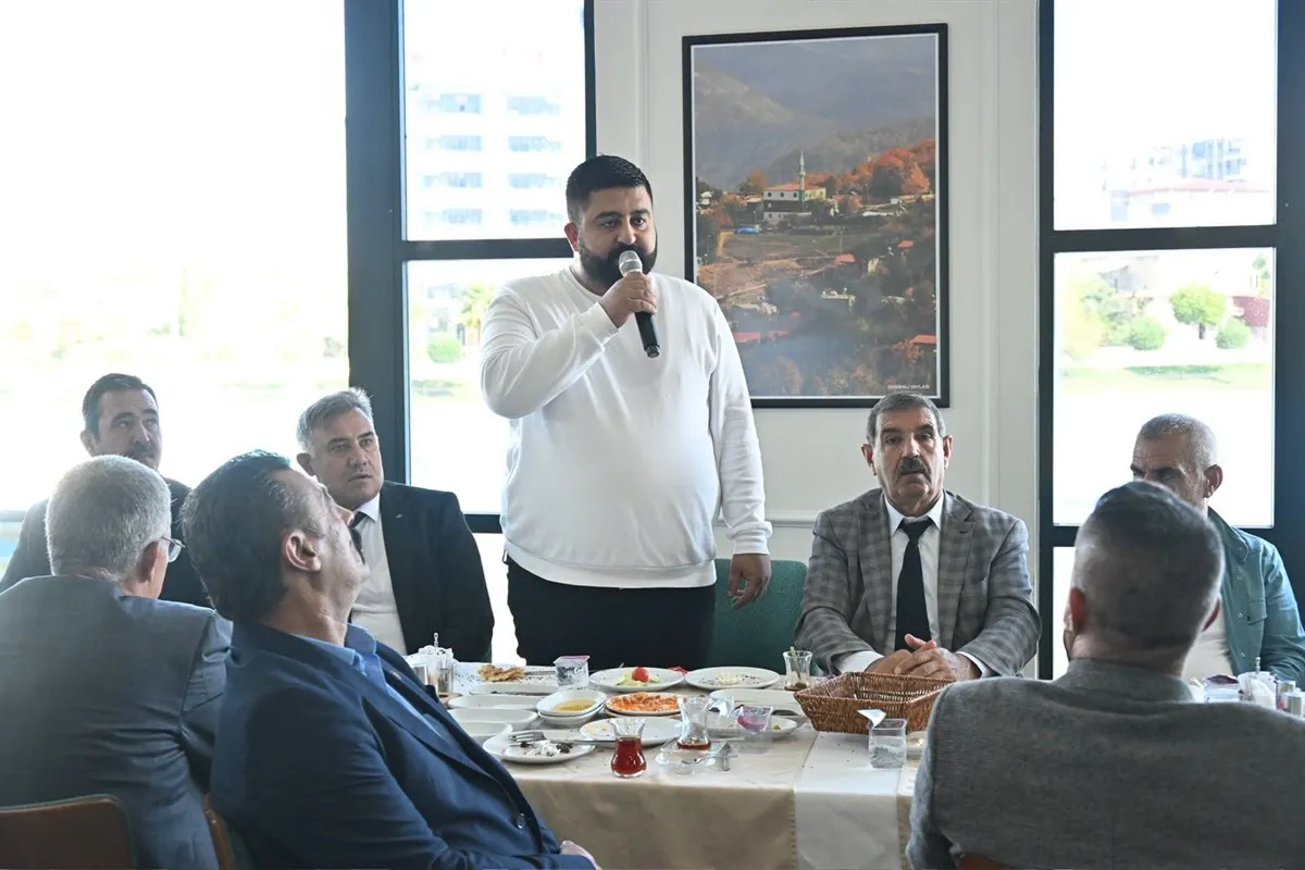 Vali Serdengeçti, 19 Ekim Muhtarlar Günü dolayısıyla muhtarlarla bir araya geldi