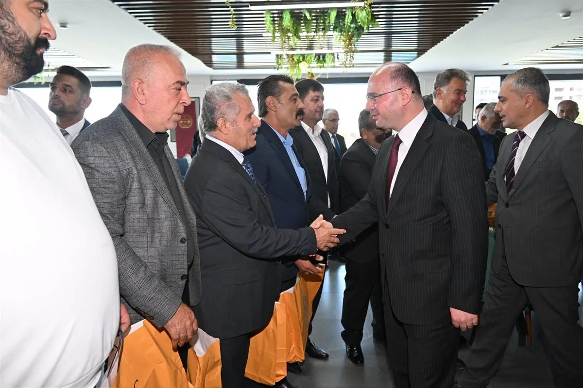 Vali Serdengeçti, 19 Ekim Muhtarlar Günü dolayısıyla muhtarlarla bir araya geldi