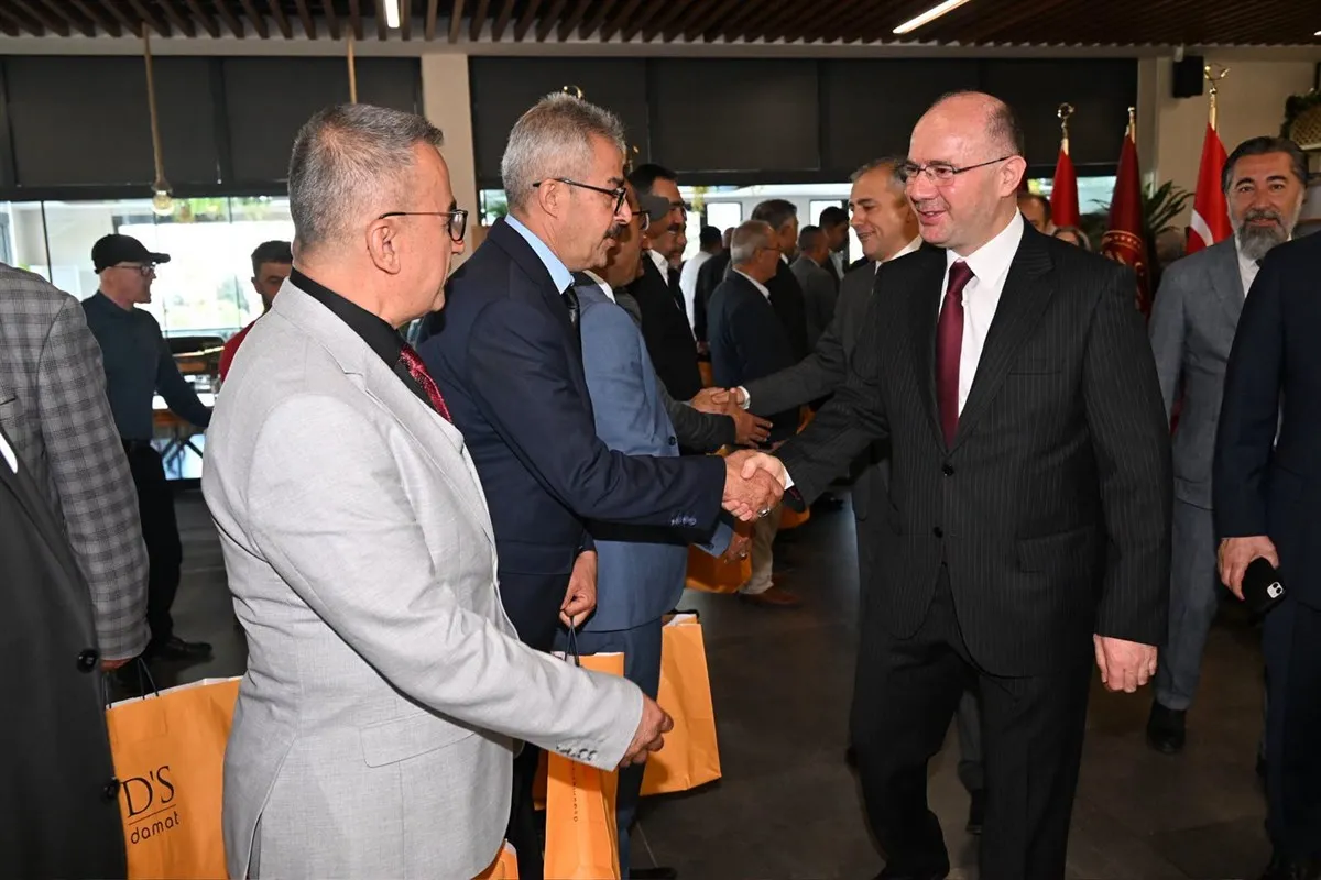 Vali Serdengeçti, 19 Ekim Muhtarlar Günü dolayısıyla muhtarlarla bir araya geldi