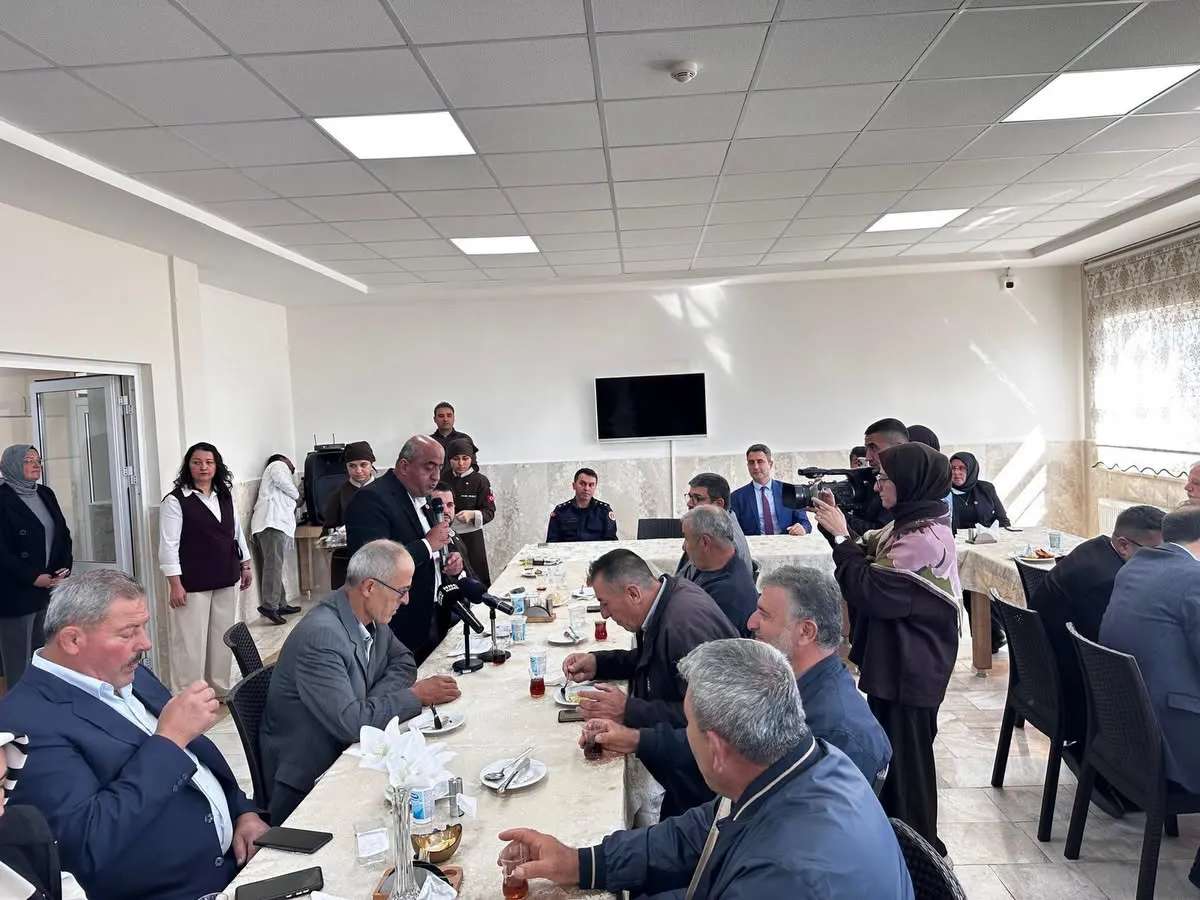 Bucak Kaymakamı can Kazım kuruca, düzenlenen yemek programına katıldı
