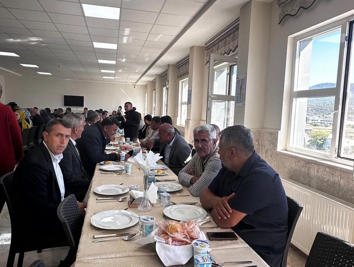 Bucak Kaymakamı can Kazım kuruca, düzenlenen yemek programına katıldı