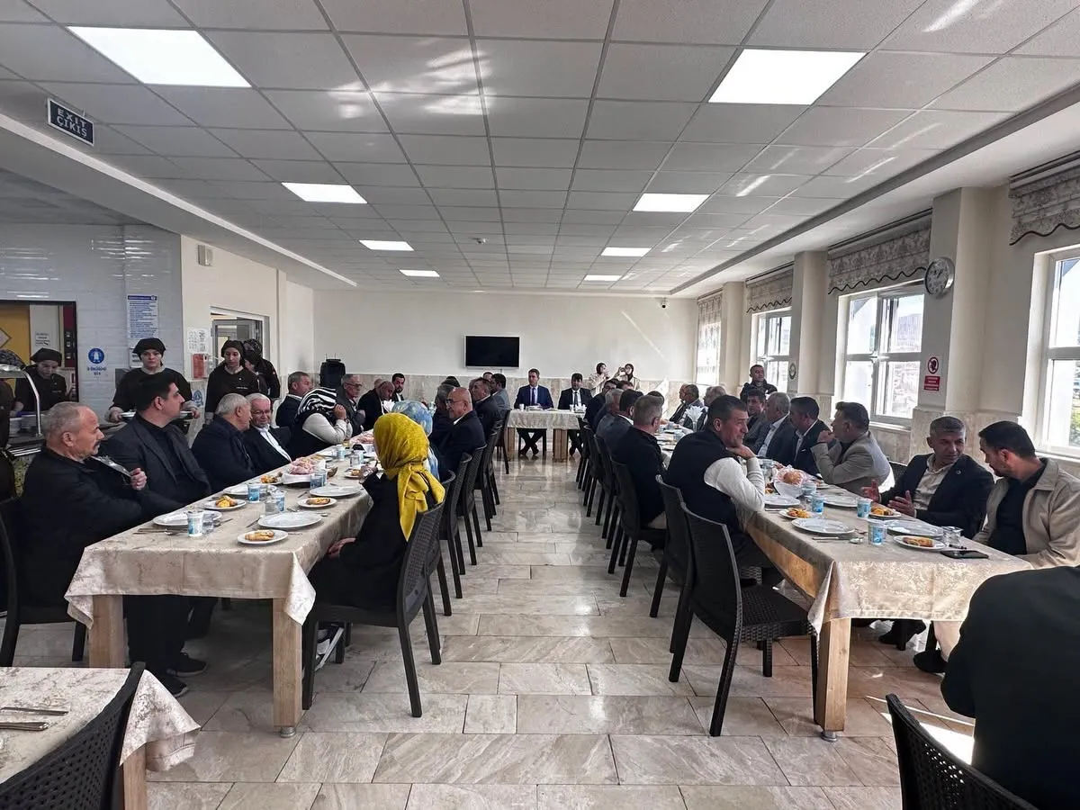 Bucak Kaymakamı can Kazım kuruca, düzenlenen yemek programına katıldı
