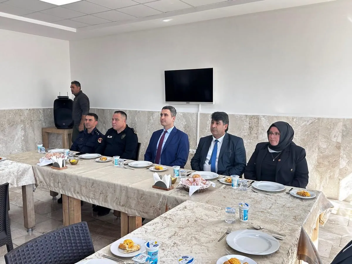 Bucak Kaymakamı can Kazım kuruca, düzenlenen yemek programına katıldı