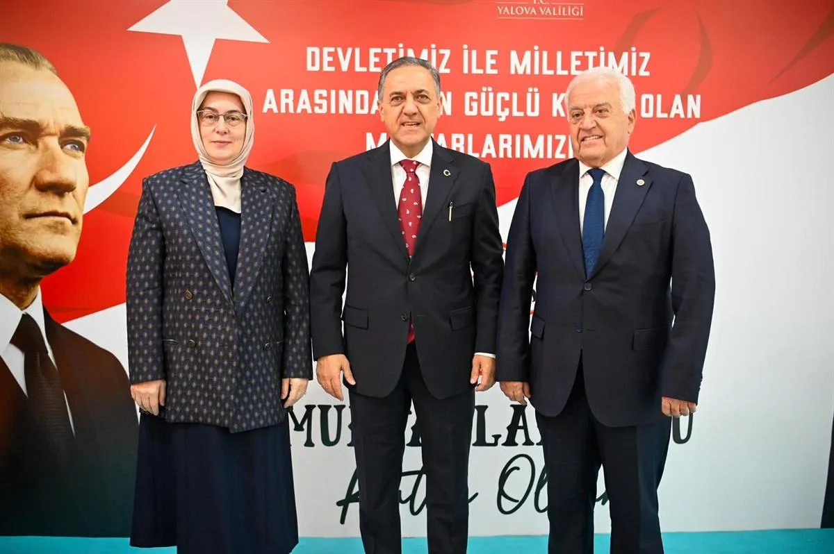Yalova Valisi Usta 19 Ekim Muhtarlar Günü münasebetiyle köy ve mahalle muhtarlarıyla bir araya geldi