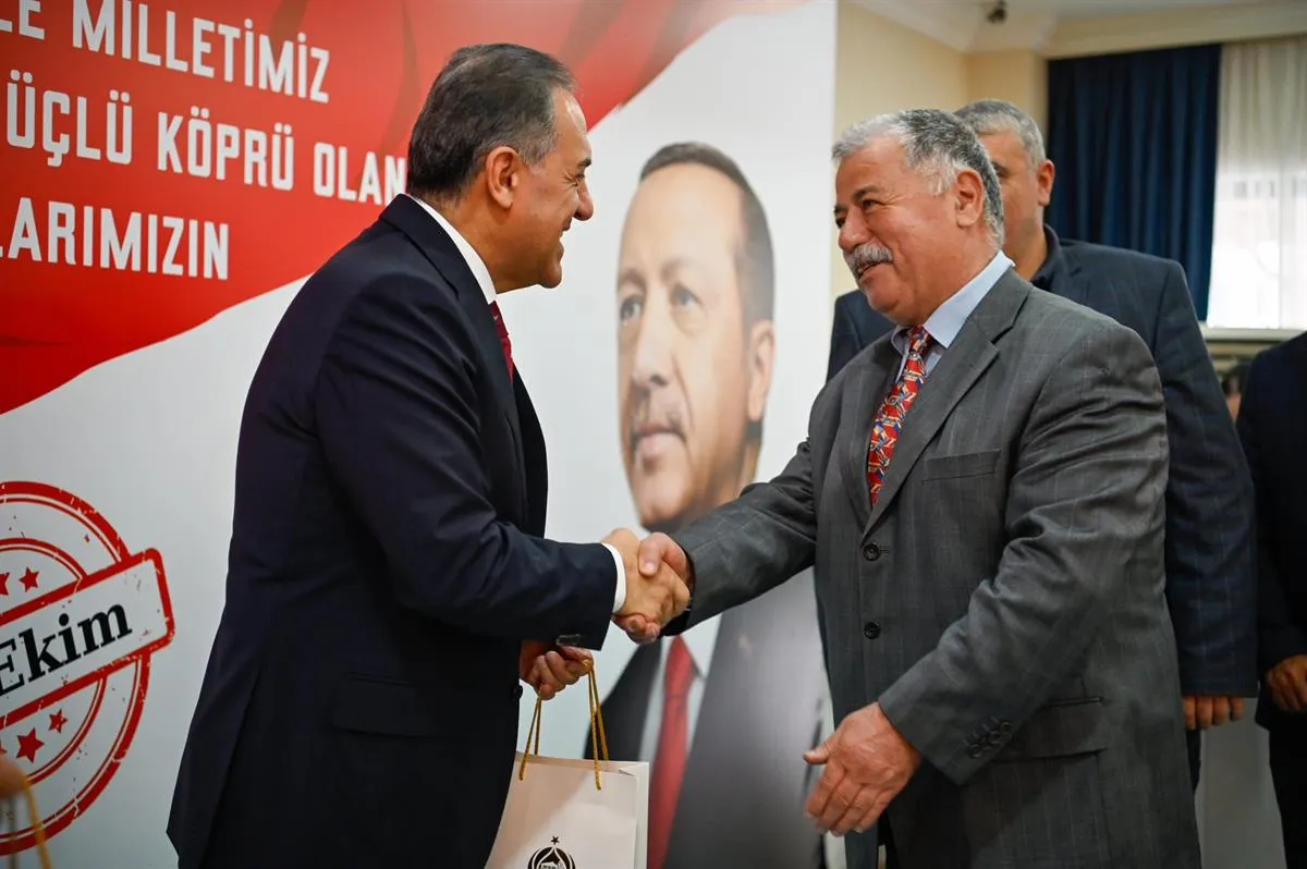 Yalova Valisi Usta 19 Ekim Muhtarlar Günü münasebetiyle köy ve mahalle muhtarlarıyla bir araya geldi