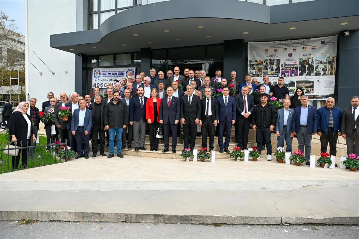 Yalova Valisi Usta 19 Ekim Muhtarlar Günü münasebetiyle köy ve mahalle muhtarlarıyla bir araya geldi
