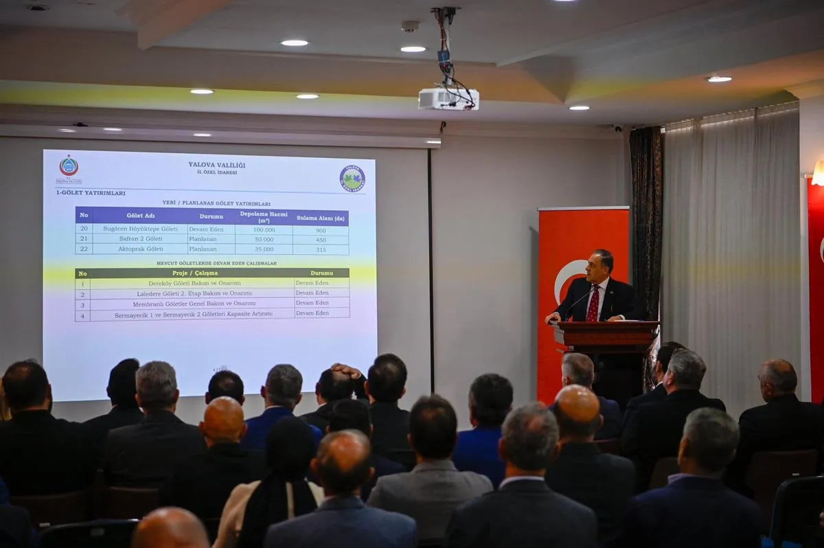 Yalova Valisi Usta 19 Ekim Muhtarlar Günü münasebetiyle köy ve mahalle muhtarlarıyla bir araya geldi