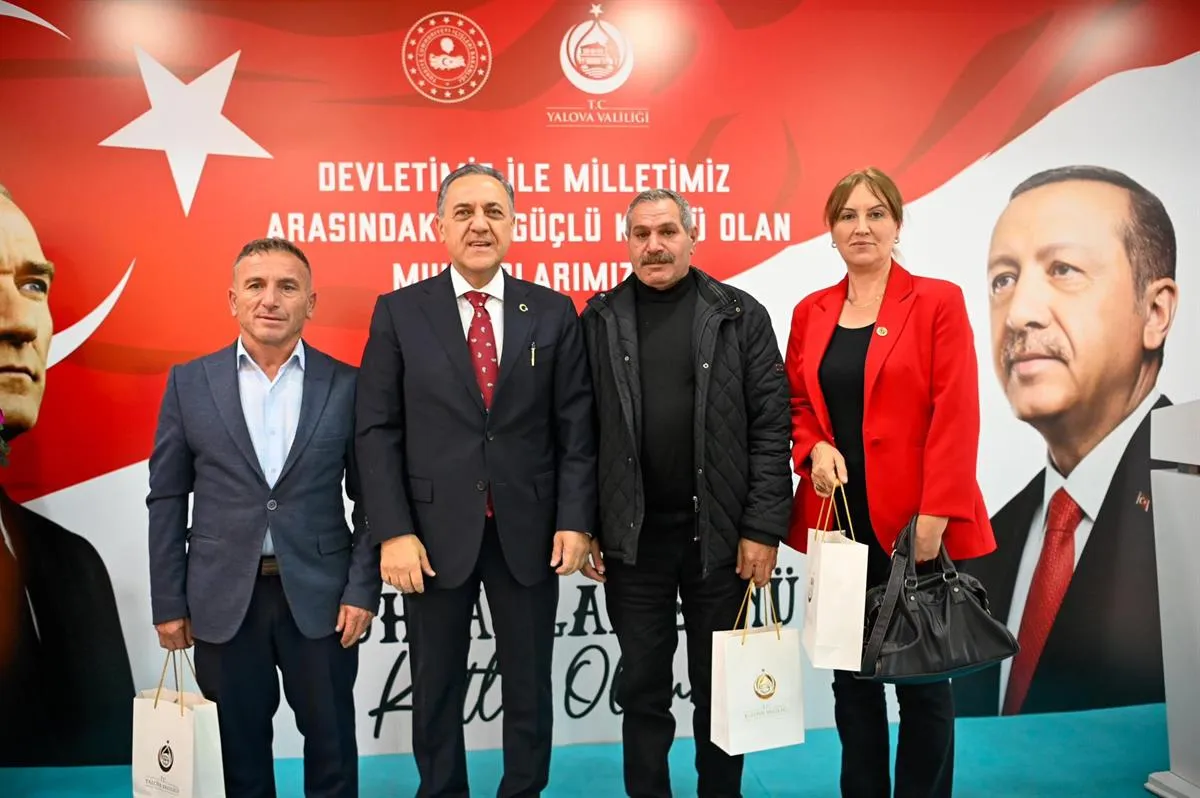 Yalova Valisi Usta 19 Ekim Muhtarlar Günü münasebetiyle köy ve mahalle muhtarlarıyla bir araya geldi
