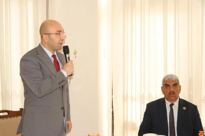Ceylanpınar Kaymakamı Çakal, muhtarlarla yemek programında bir araya geldi