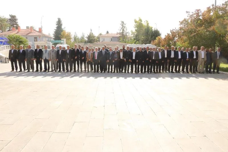 Ceylanpınar Kaymakamı Çakal, muhtarlarla yemek programında bir araya geldi