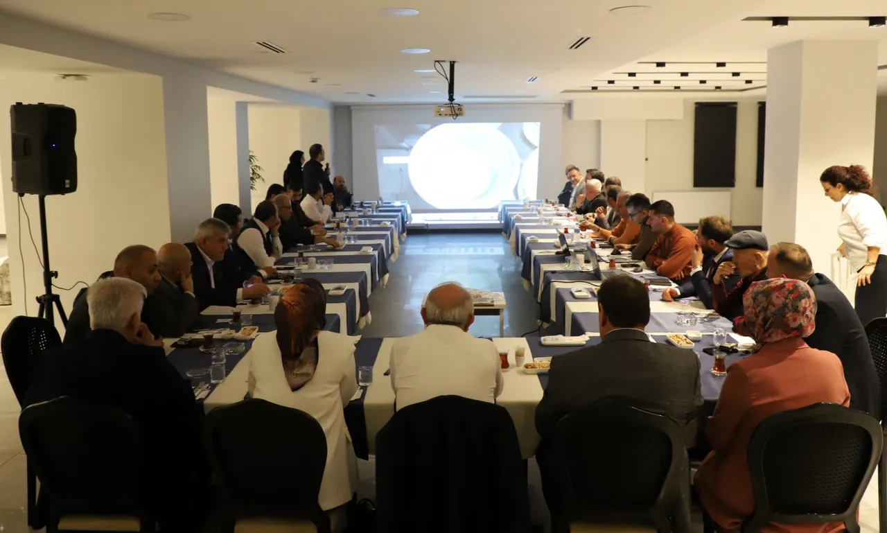 Esen, Muhtarlarla değerlendirme toplantısı yaptı