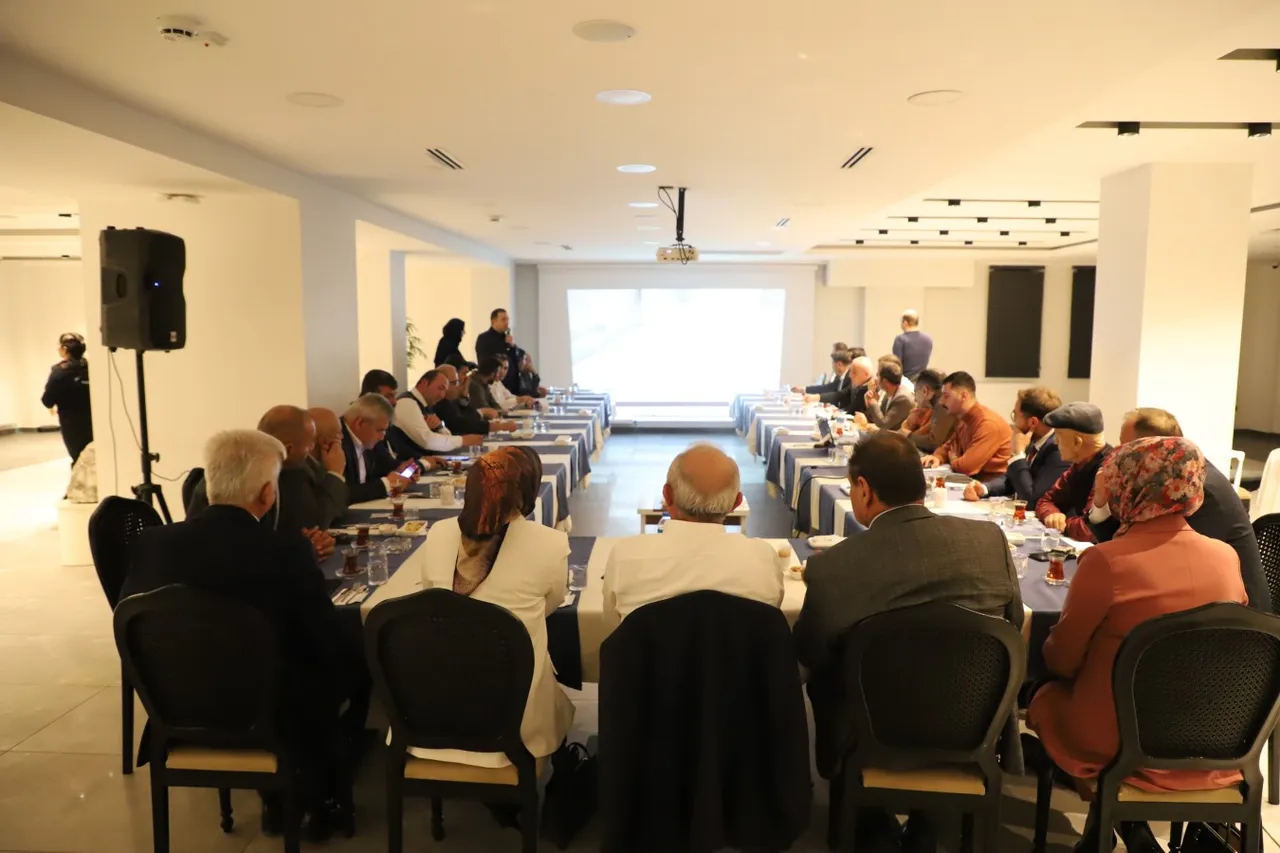Esen, Muhtarlarla değerlendirme toplantısı yaptı