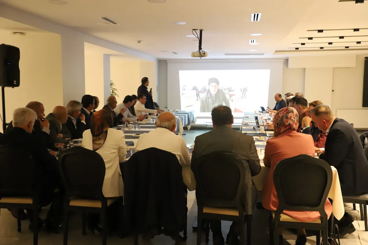 Esen, Muhtarlarla değerlendirme toplantısı yaptı