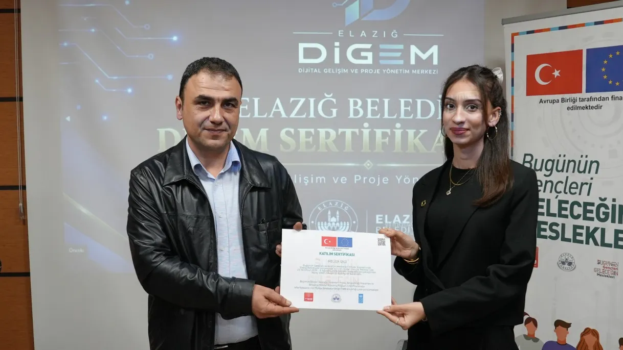 Elazığ Belediyesi DİGEM’de kursiyerler sertifikalarını aldı