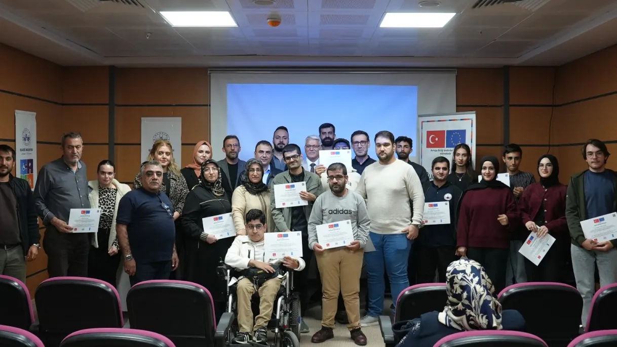 Elazığ Belediyesi DİGEM’de kursiyerler sertifikalarını aldı