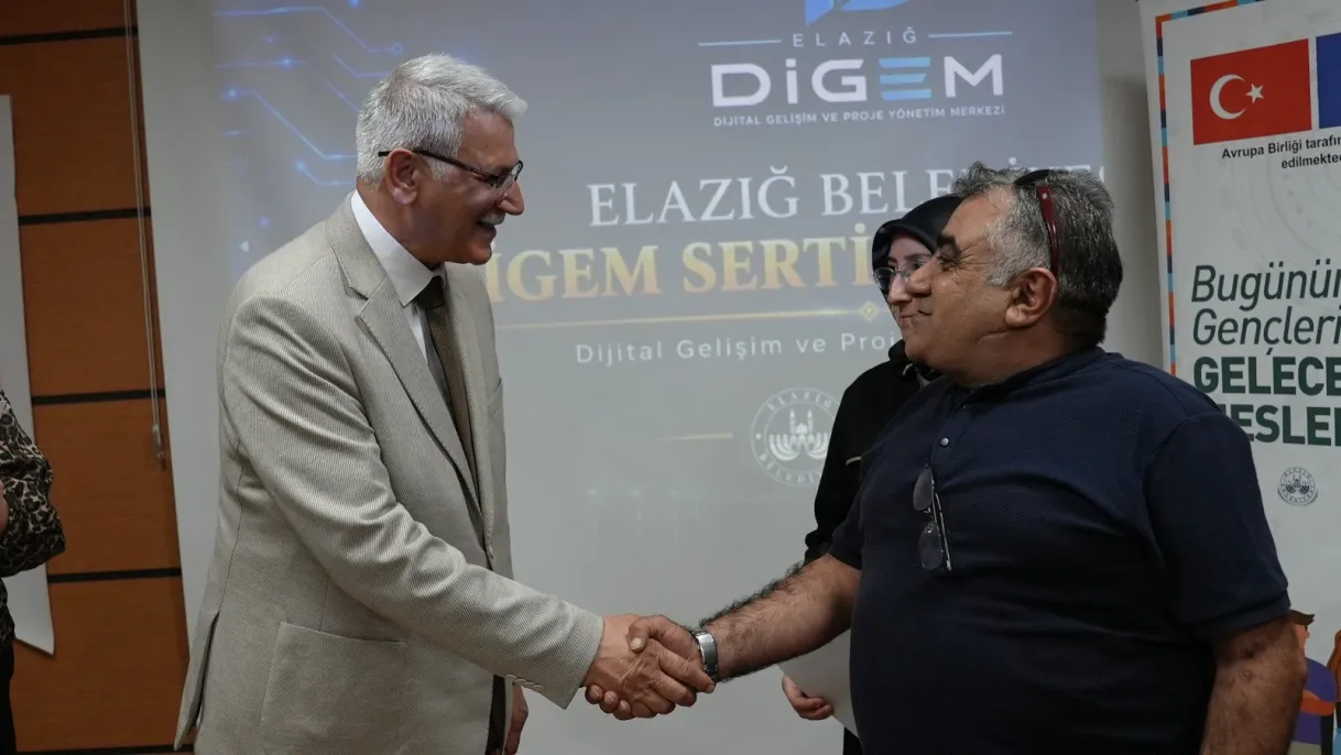 Elazığ Belediyesi DİGEM’de kursiyerler sertifikalarını aldı