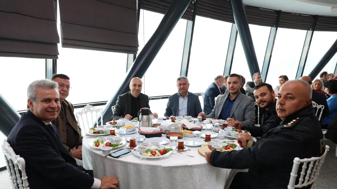 Derince´de Muhtarlar Günü buluşması
