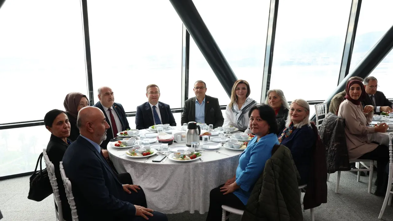 Derince´de Muhtarlar Günü buluşması