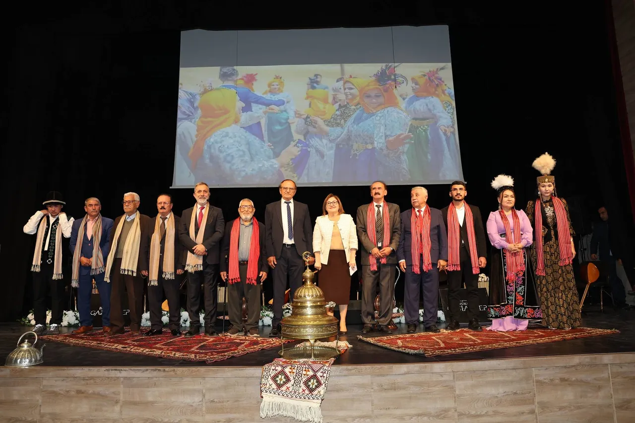 Türk dünyasının ozanları Gaziantep’te buluştu