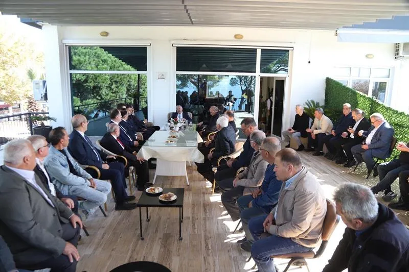Dikili Kaymakamı 19 Ekim Muhtarlar Günü dolayısıyla mahalle muhtarlarıyla bir araya geldi