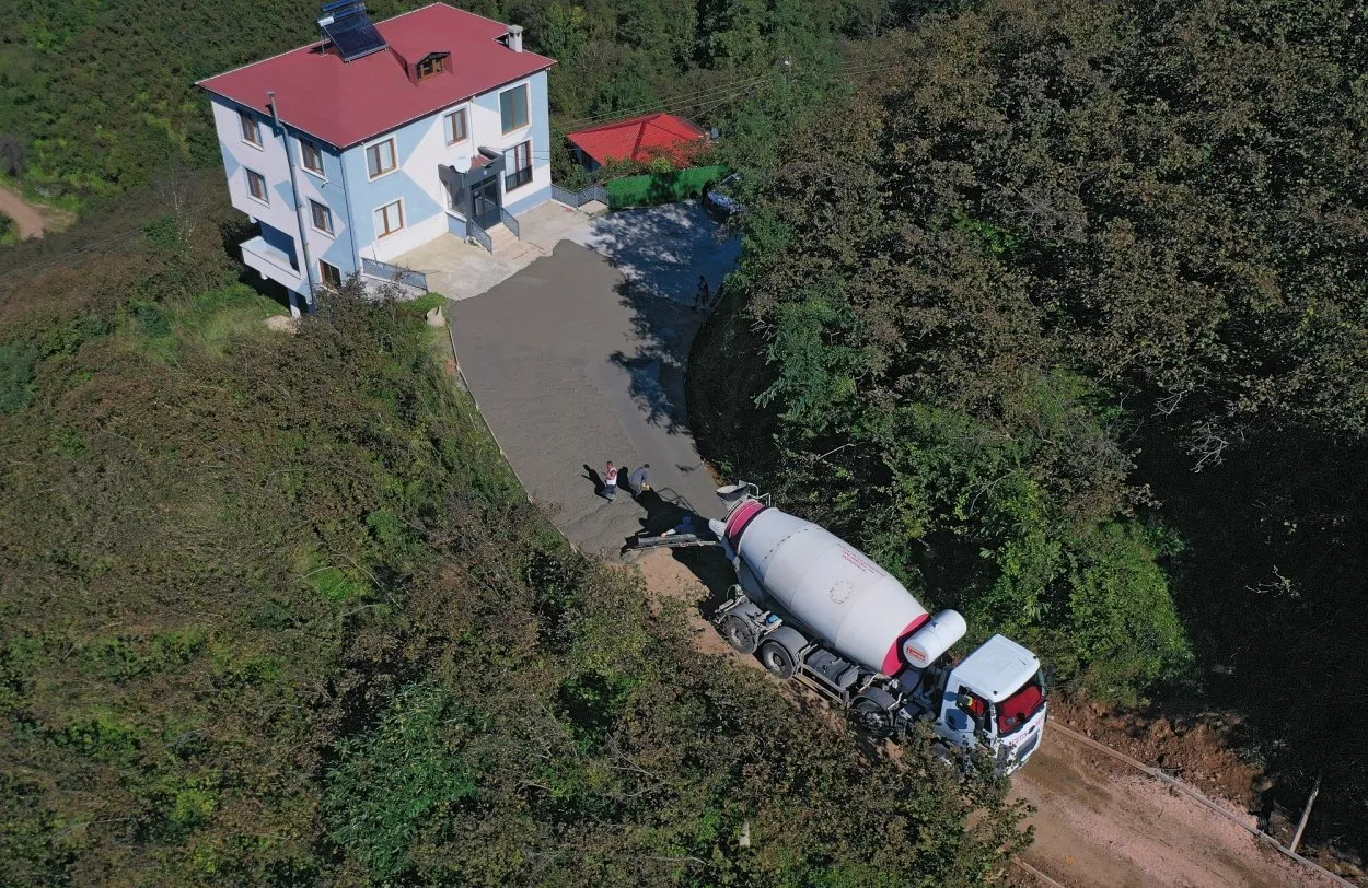 Çamaş Budak Mahallesi’ne beton yol
