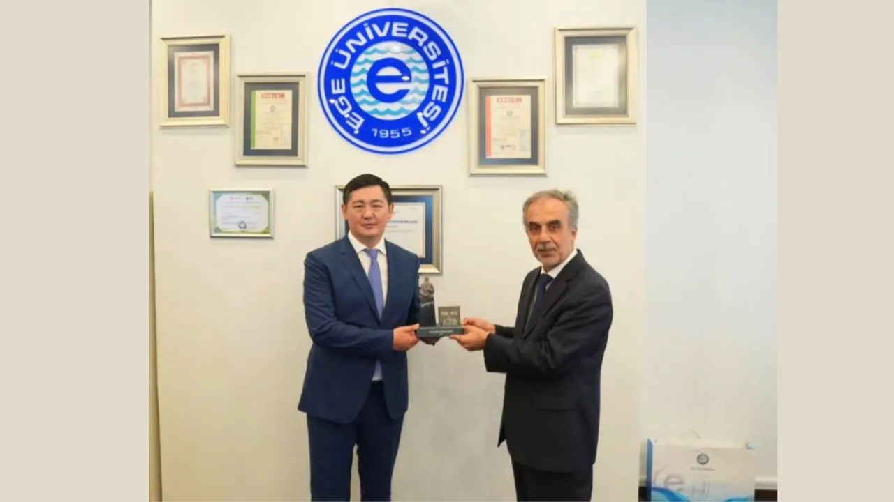 Ege Üniversitesi ile Kazakistan Shakarim Üniversitesi arasında akademik iş birliği protokolü