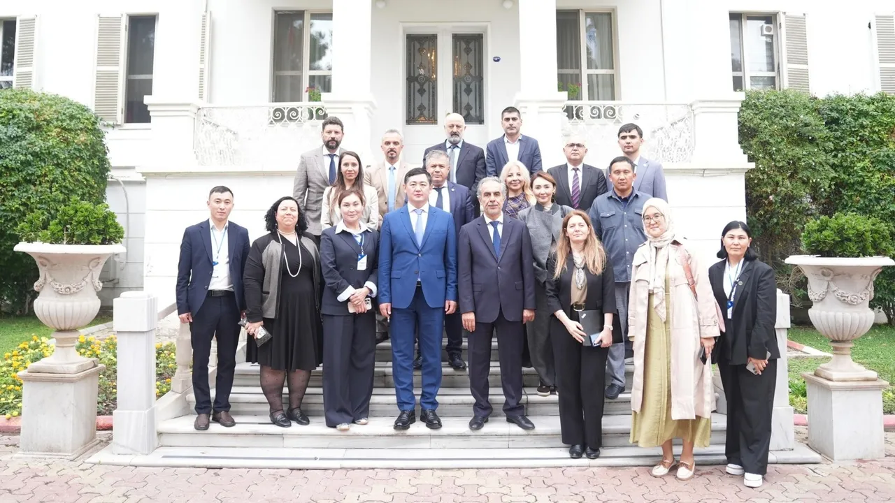 Ege Üniversitesi ile Kazakistan Shakarim Üniversitesi arasında akademik iş birliği protokolü