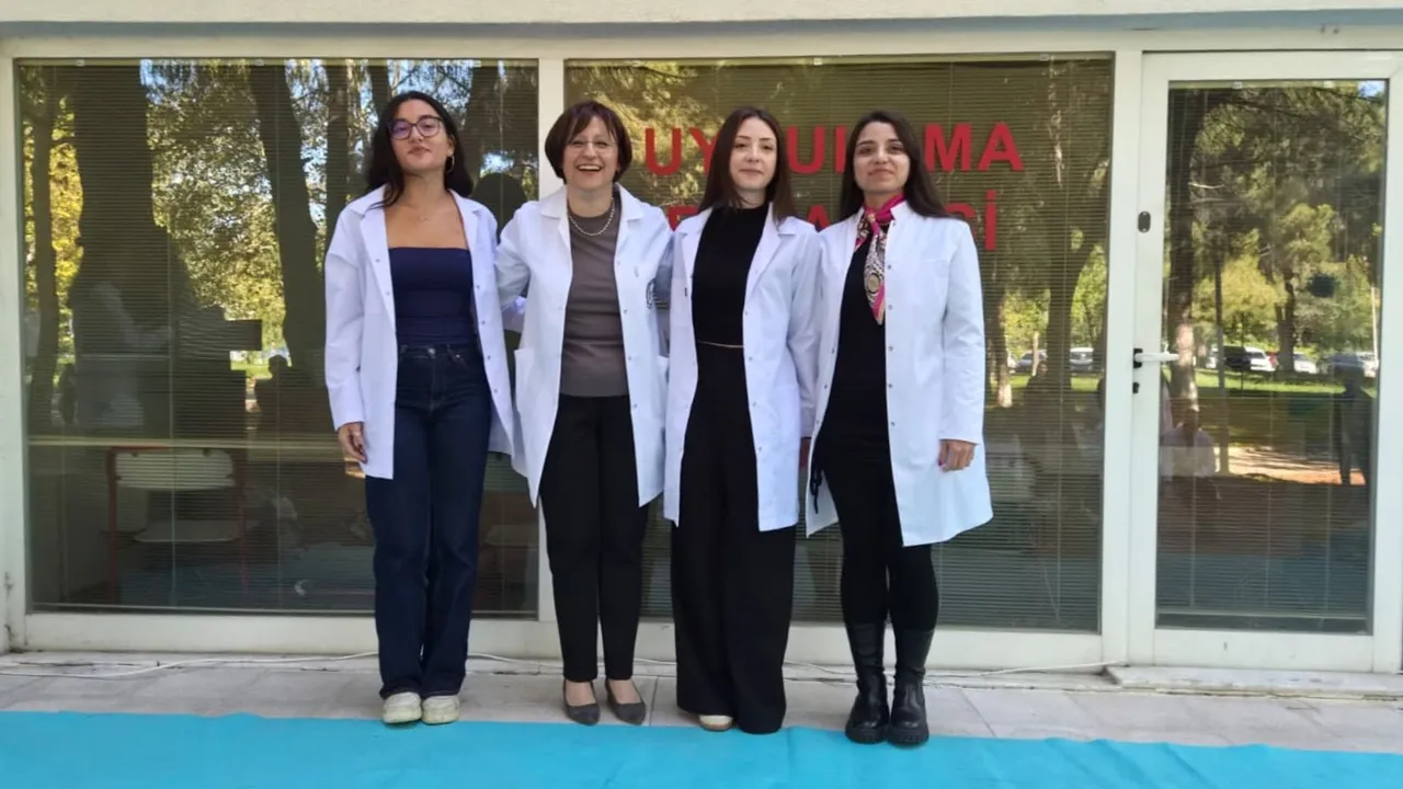 Geleceğin eczacıları mesleğe ilk adımlarını attı