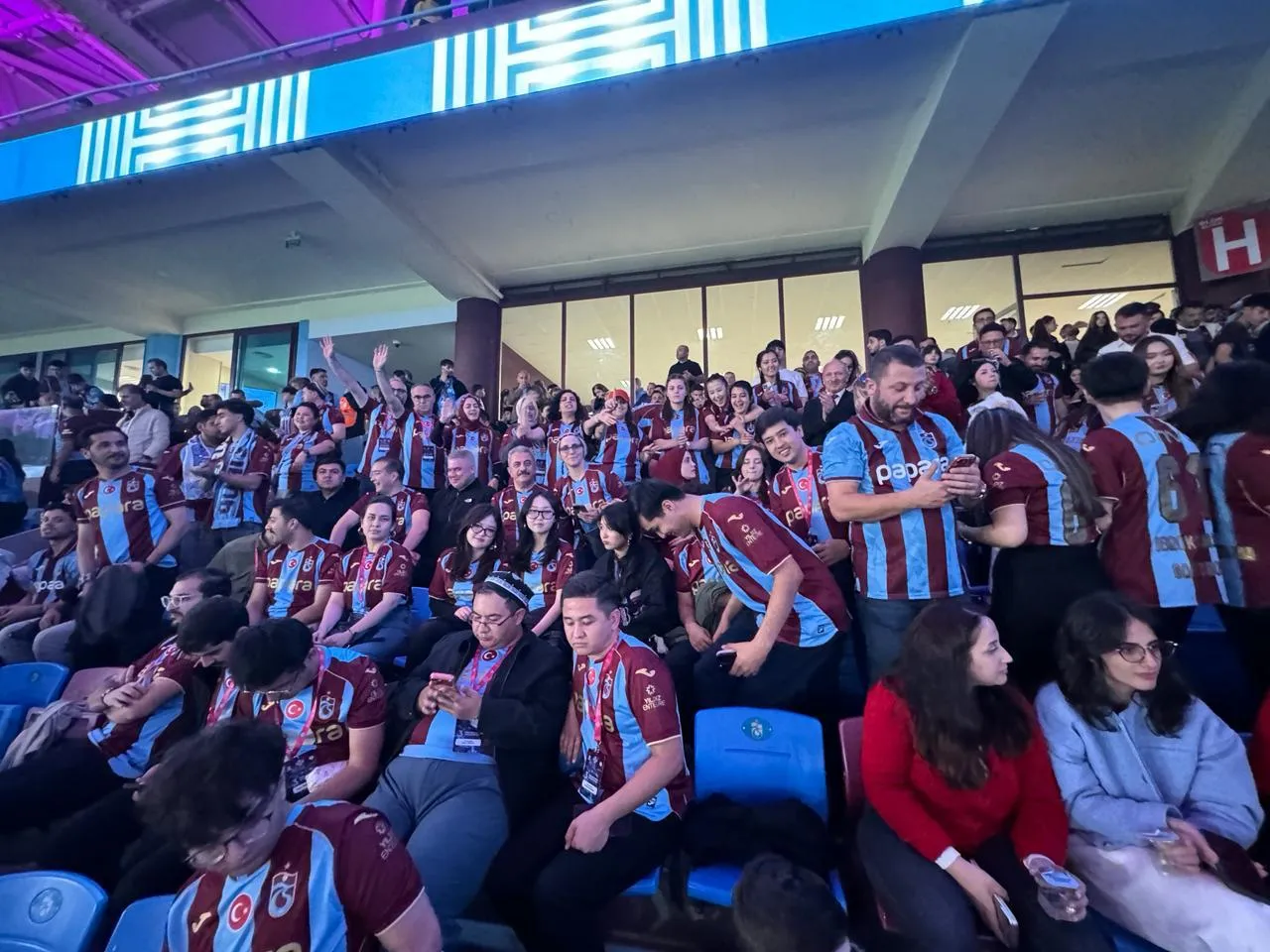 Türk Dünyası’nın Gençleri Trabzonspor coşkusuna ortak oldu