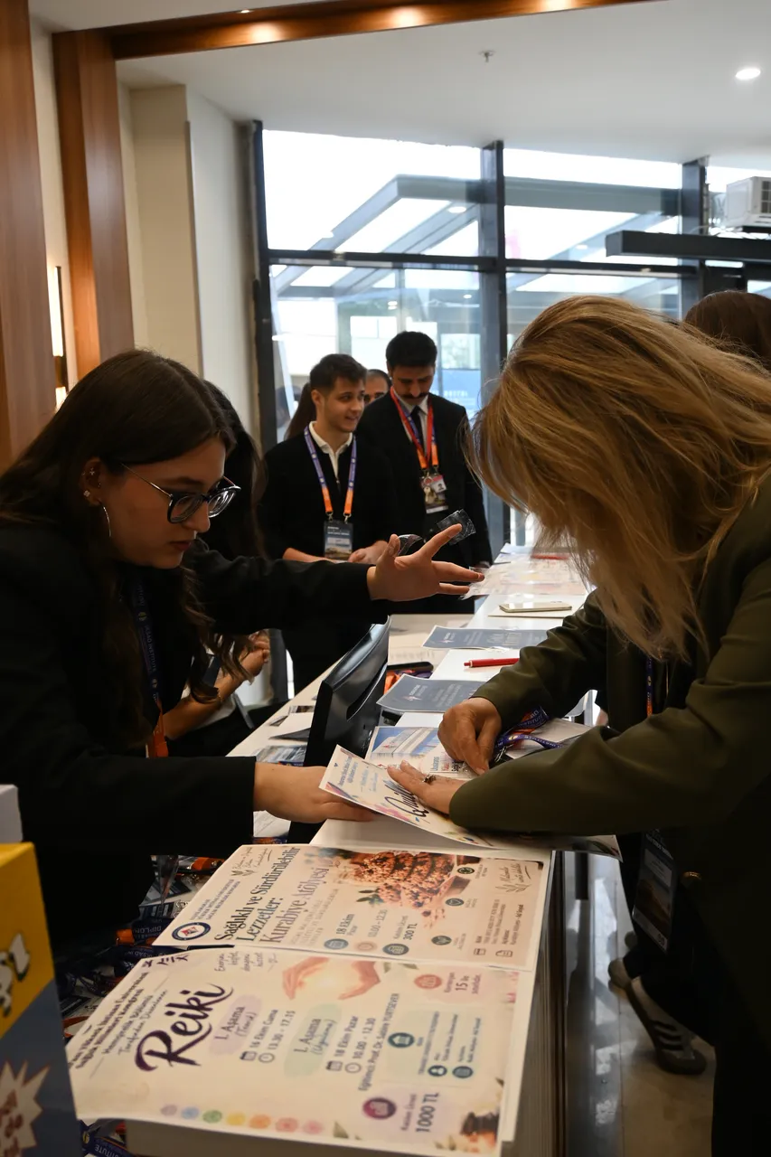 Yüksek İhtisas Üniversitesi ev sahipliğinde düzenlenen Uluslararası Yüksek İhtisas Üniversitesi Sağlık Bilimleri Kongresi’nin ilk günü tamamlandı