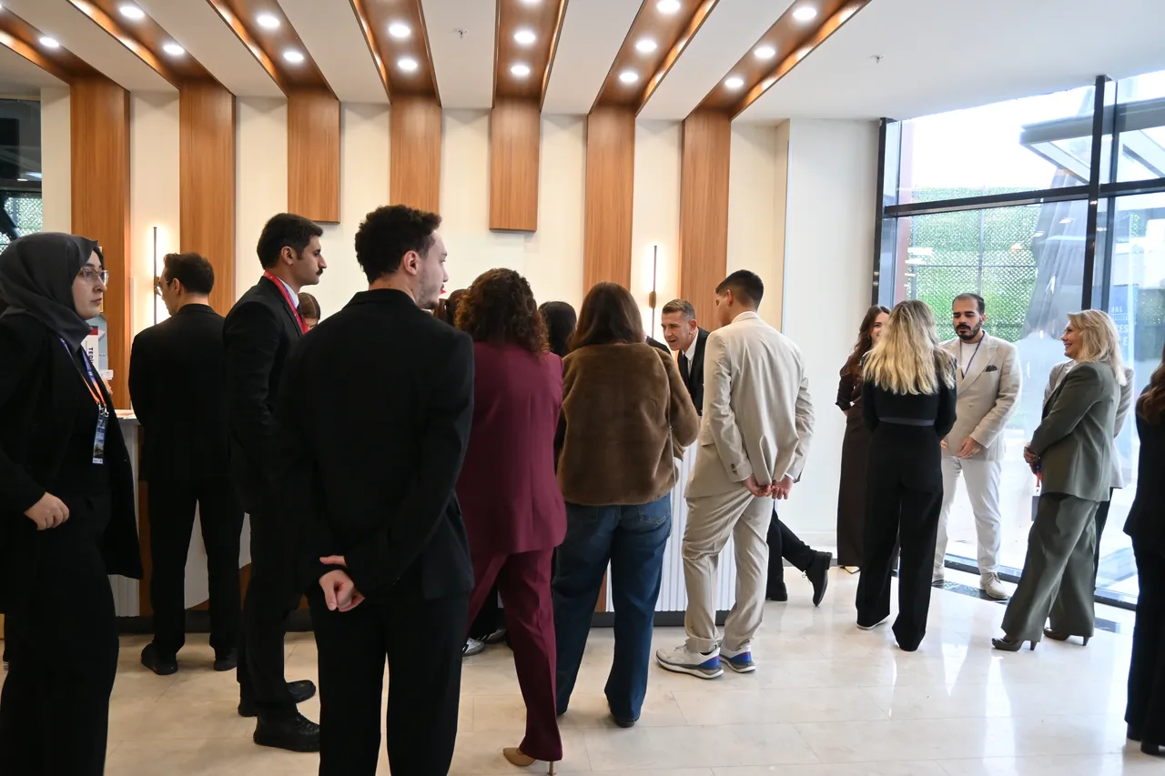 Yüksek İhtisas Üniversitesi ev sahipliğinde düzenlenen Uluslararası Yüksek İhtisas Üniversitesi Sağlık Bilimleri Kongresi’nin ilk günü tamamlandı