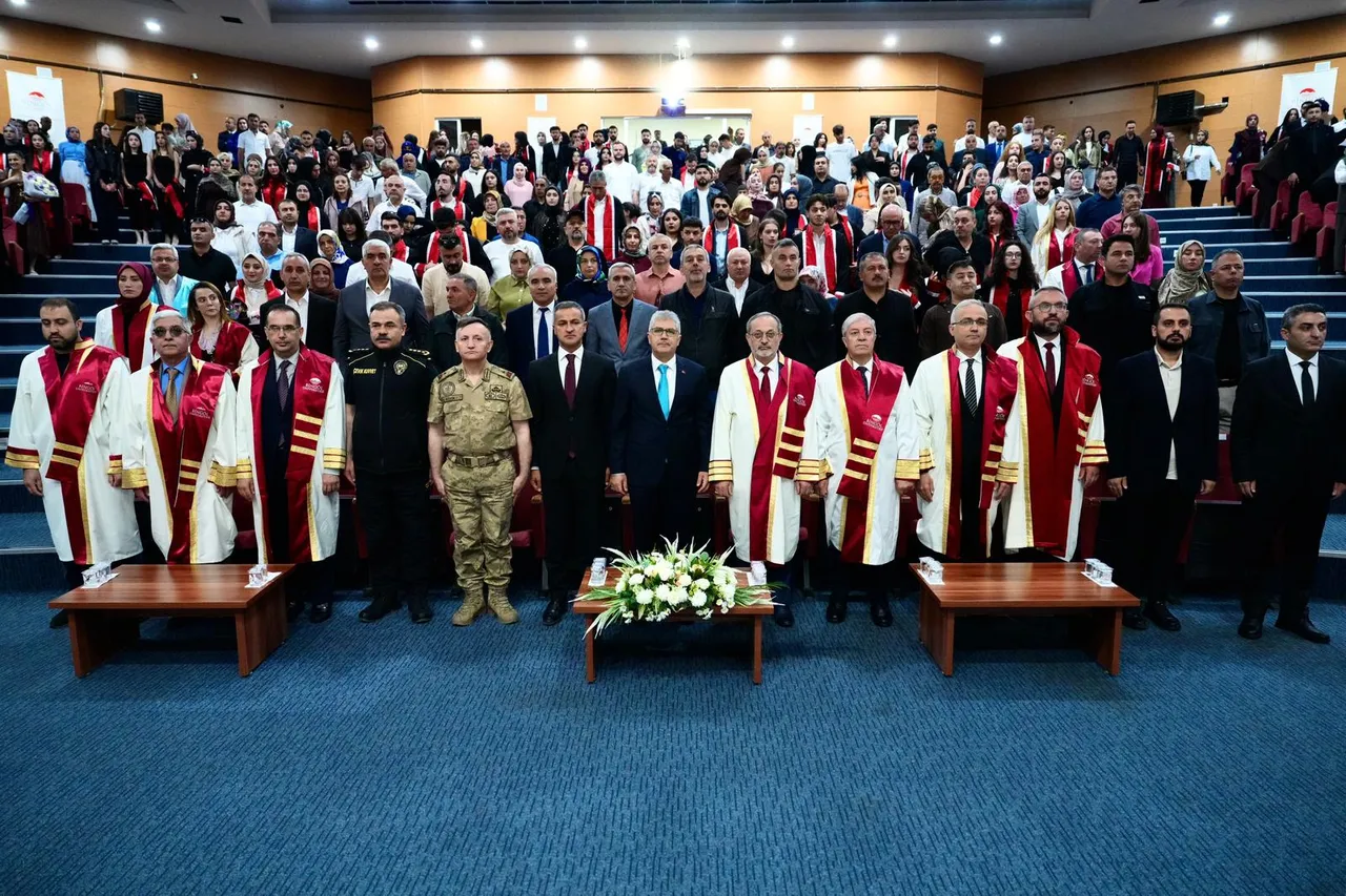 Bingöl Üniversitesinde mezuniyet coşkusu