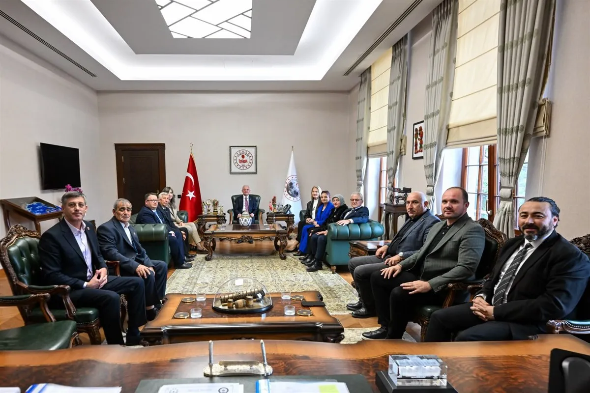 Muhtarlar; mahalle ve köylerde milletin iradesi, kamu hizmetlerinde gönül köprü, en yakın çalışma arkadaşlar