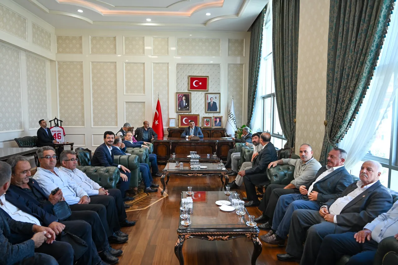Birlikte daha güzel bir Türkoğlu için el ele çalışmaya devam