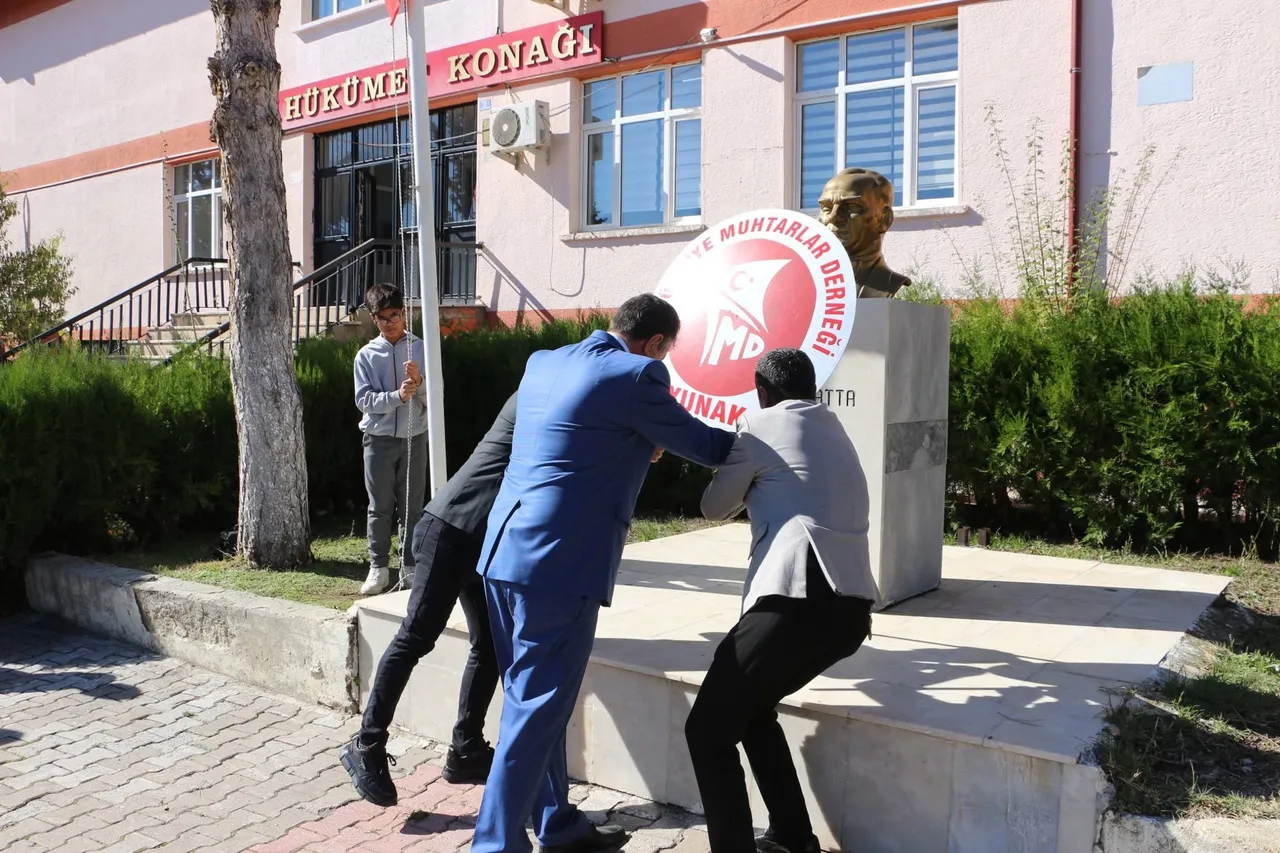 Yunak’ta 19 Ekim Muhtarlar Günü programı düzenlendi