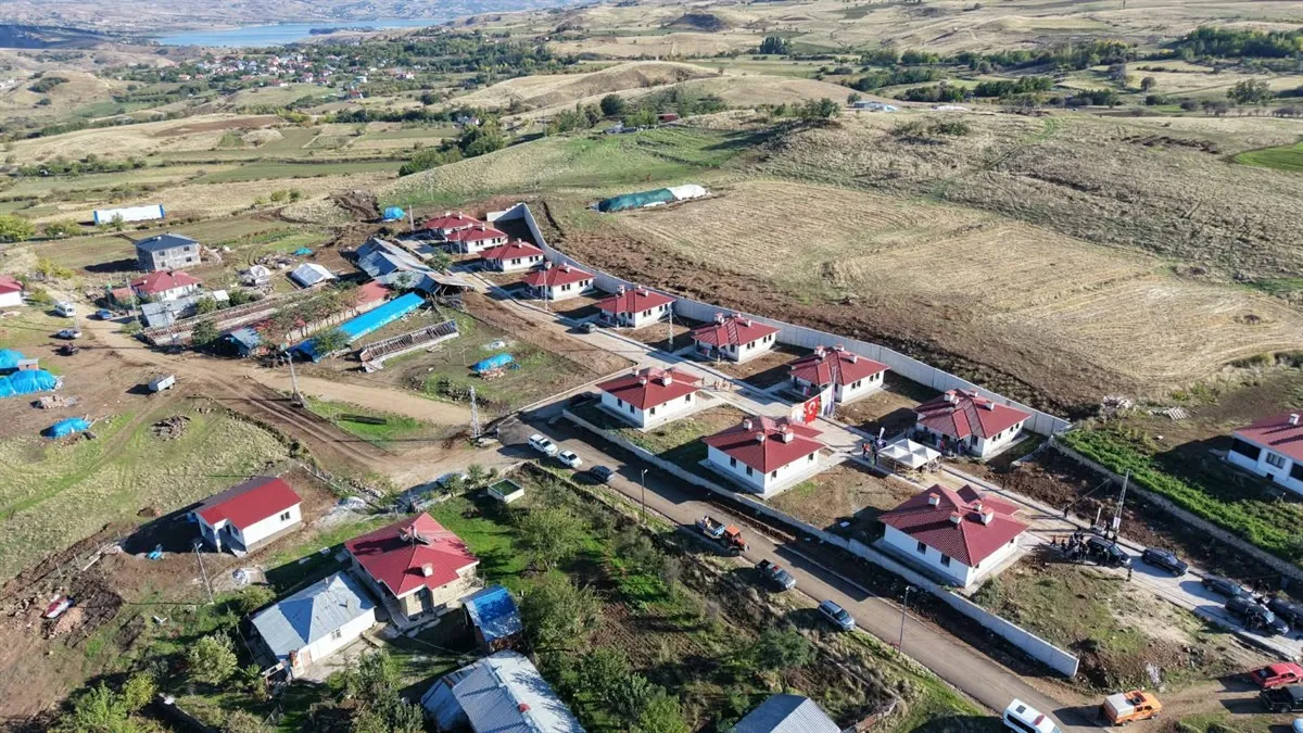 Burmageçit Köyü’nde 11 kırsal konutun anahtarı teslim edildi