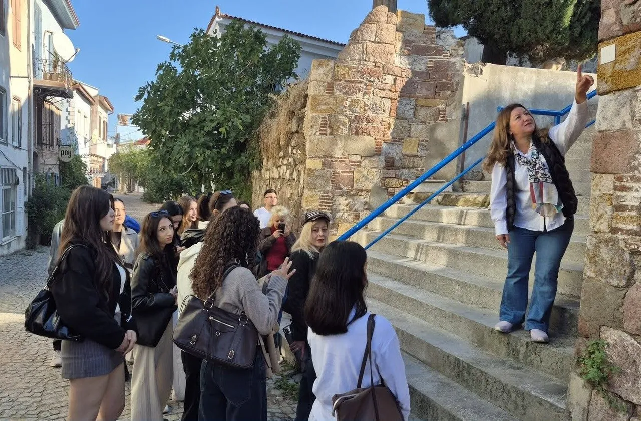 BAÜN Ayvalık MYO öğrencileri tarihî yapıları yerinde inceledi