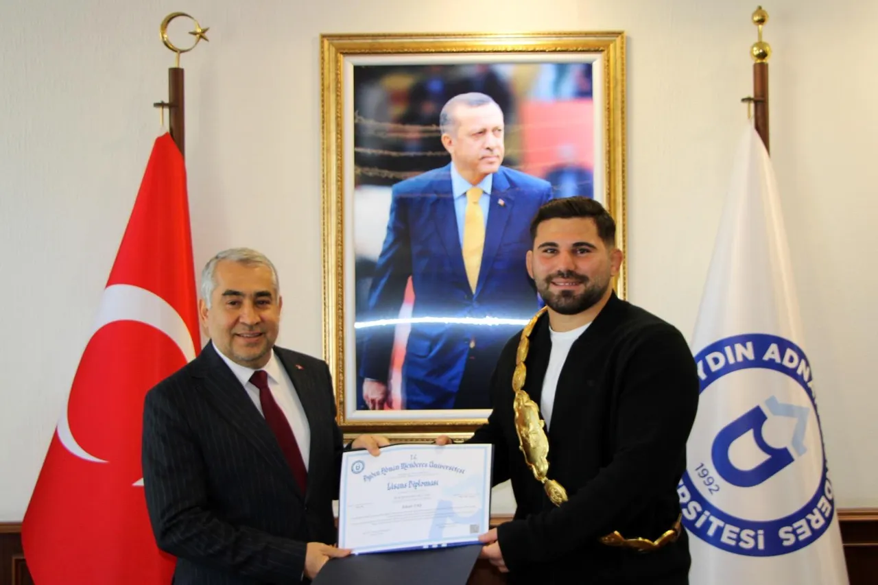 Kırkpınar Başpehlivanı Erkan Taş, Adnan Menderes Üniversitesi Rektörünü ziyaret etti