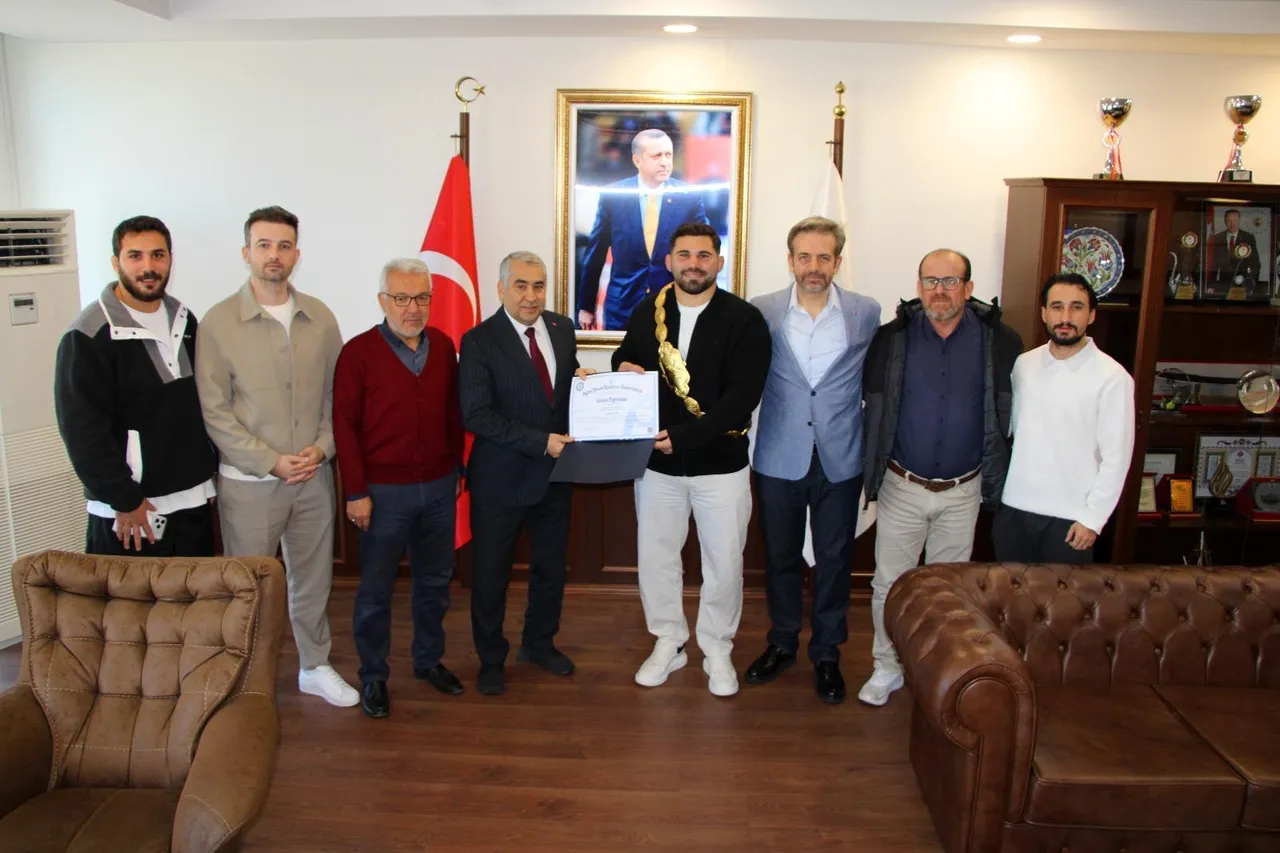 Kırkpınar Başpehlivanı Erkan Taş, Adnan Menderes Üniversitesi Rektörünü ziyaret etti